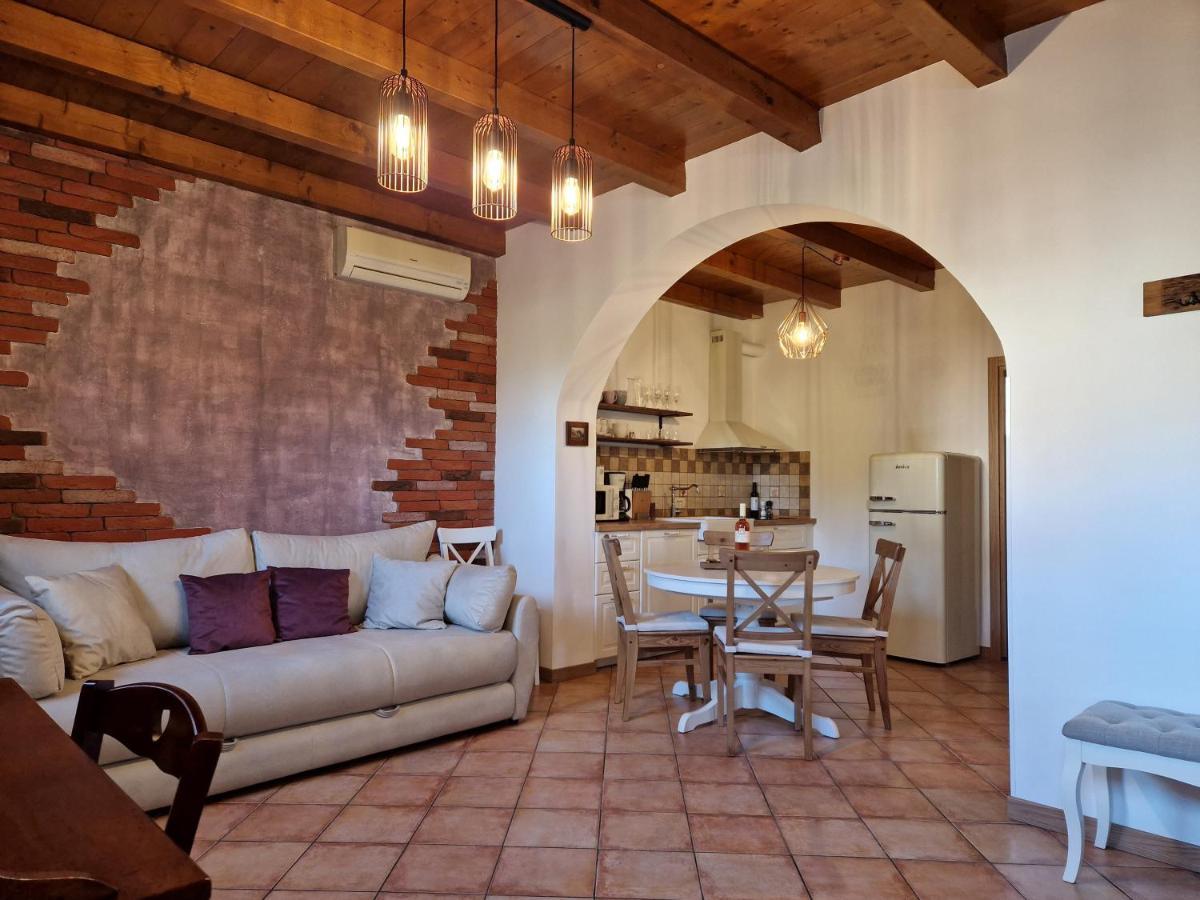 Wine & Apartment Vinales Capodistria Esterno foto