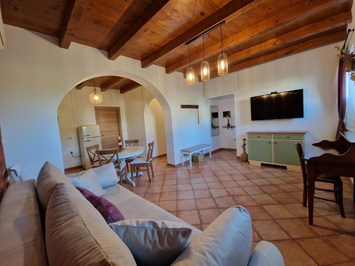 Wine & Apartment Vinales Capodistria Esterno foto