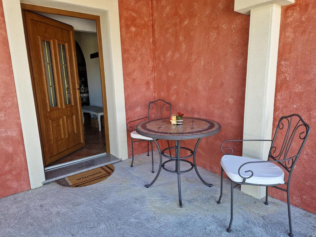 Wine & Apartment Vinales Capodistria Esterno foto